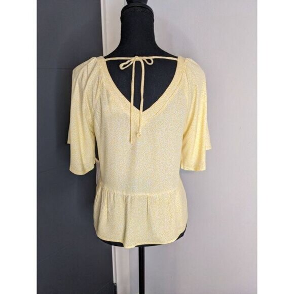 NWT Urban Romantics Yellow Short Sleeve Blouse - M - Picture 3 of 10